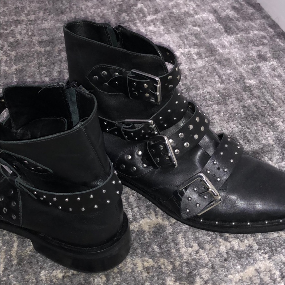 GORGEOUS Booties - Picture 2 of 3